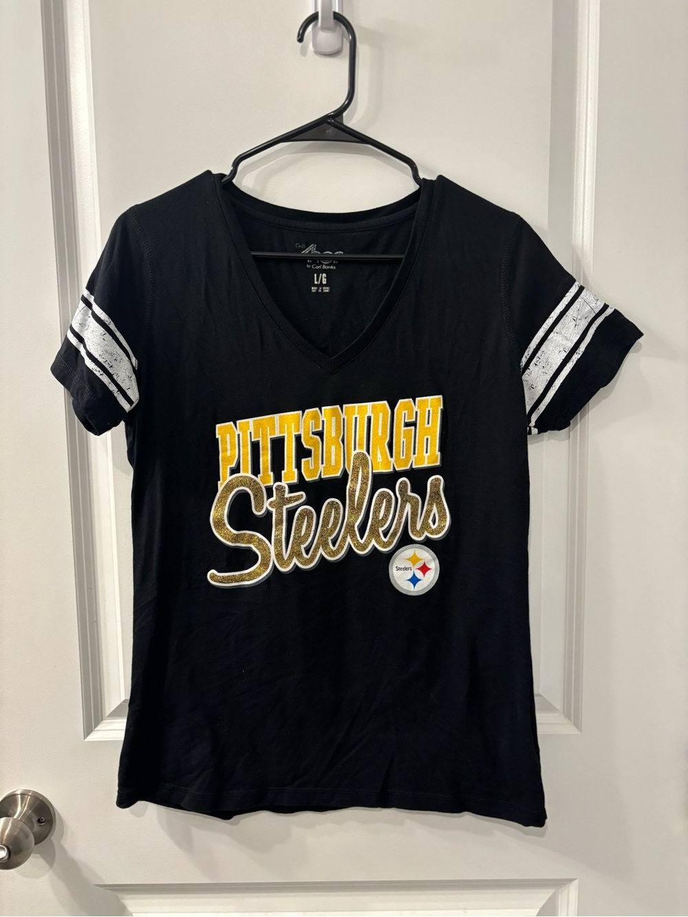 Pittsburgh Steelers women’s Black V-Neck Tee